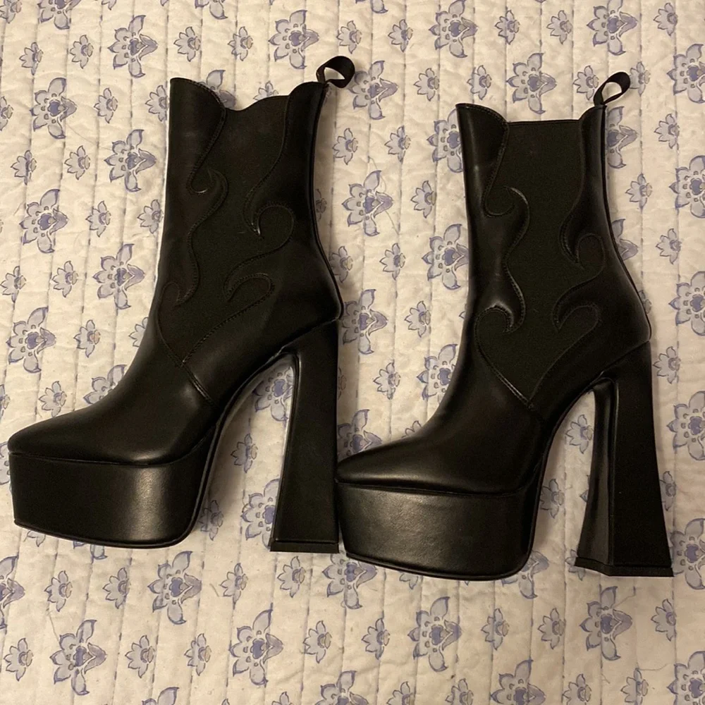 platform black boots